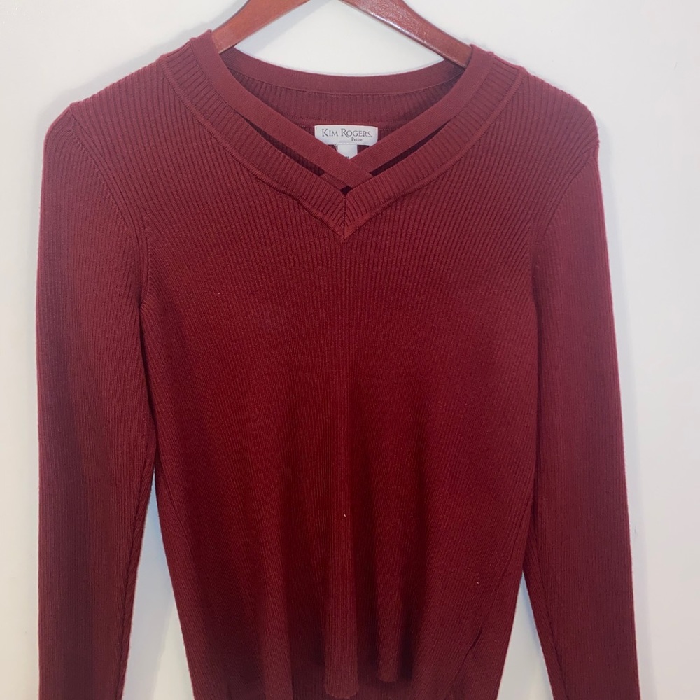 NWOT maroon criss cross sweater !!